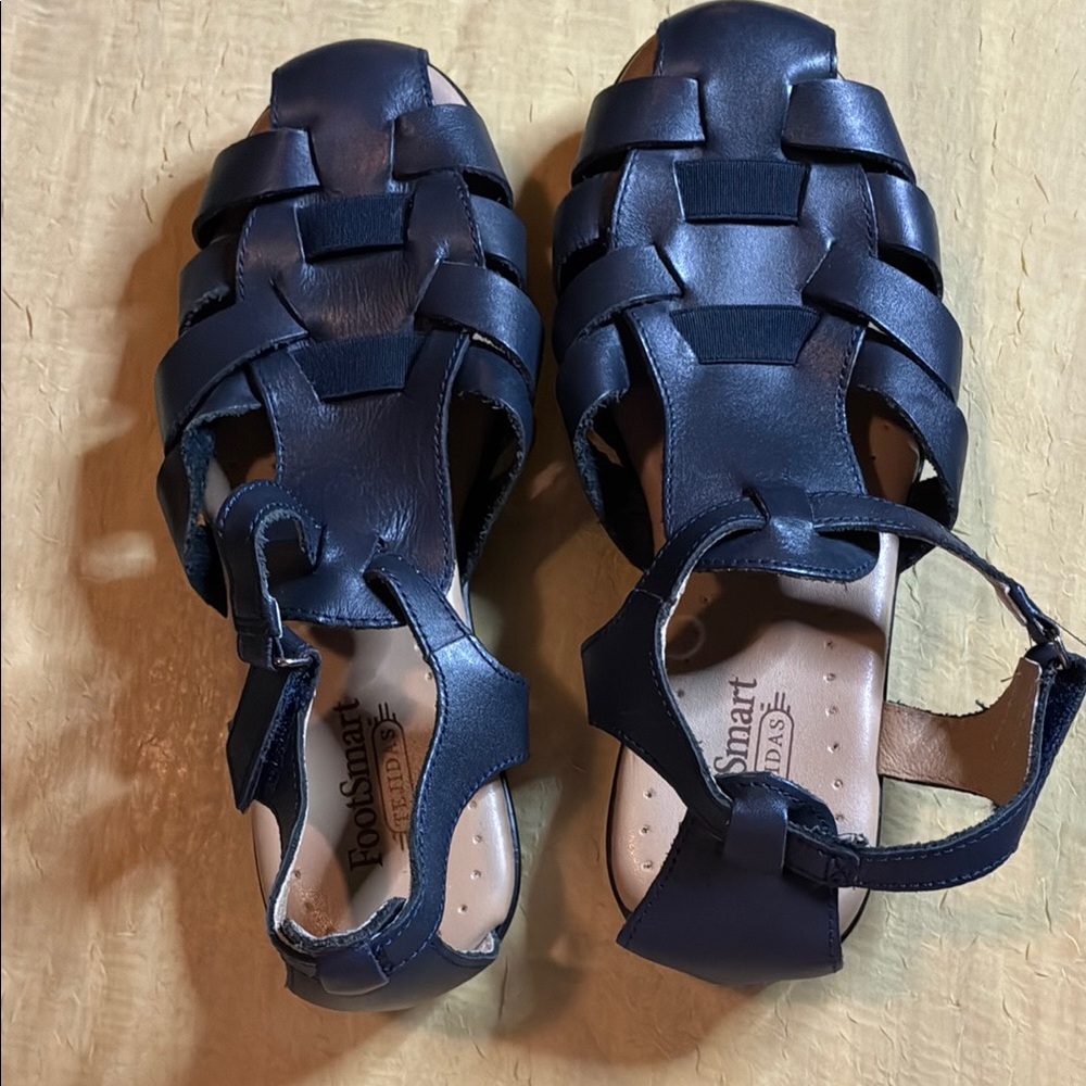 Women Navy Sandals with velcro strap. Size 7WW